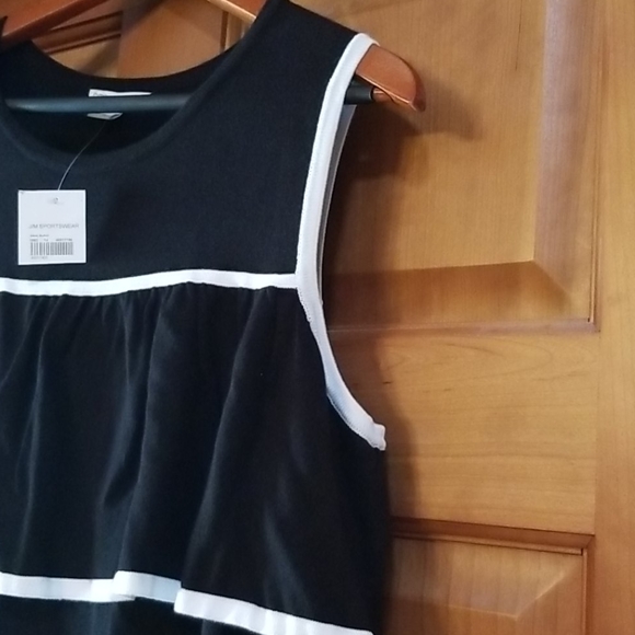 Cold Shoulder top - Picture 2 of 9